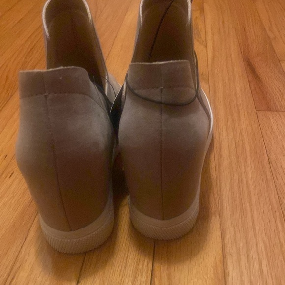 EXPRESS WEDGE SNEAKER SIZE 7 NEVER WORN - Picture 4 of 5